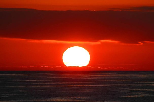 Захід сонця над Тихим океаном у Південному Орегоні. - Фото, зображення