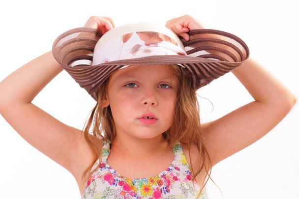 Pretty little girl in a big hat - Foto, imagen