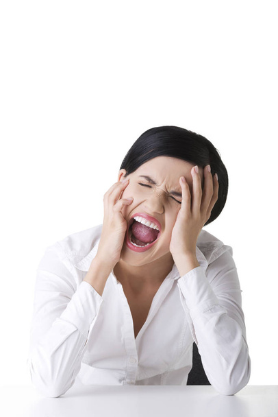 Стресована або сердита бізнес-леді кричить голосно
  - Фото, зображення