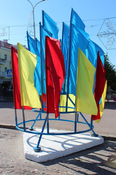 πολλά πολύχρωμα σημαίες για την εθνική εορτή της Ουκρανίας - Φωτογραφία, εικόνα