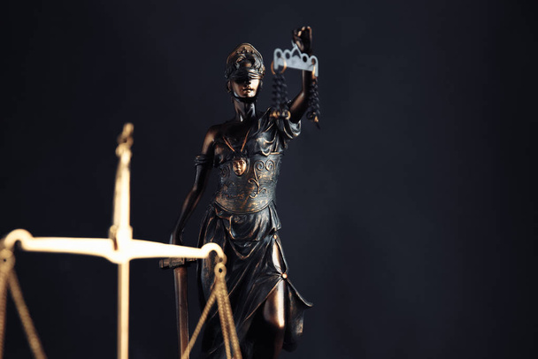 Het standbeeld van Justitie symbool, juridische wet concept afbeelding - Foto, afbeelding