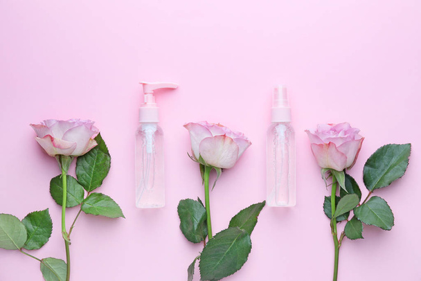 Různé kosmetické výrobky v lahvích na barevném pozadí - Fotografie, Obrázek