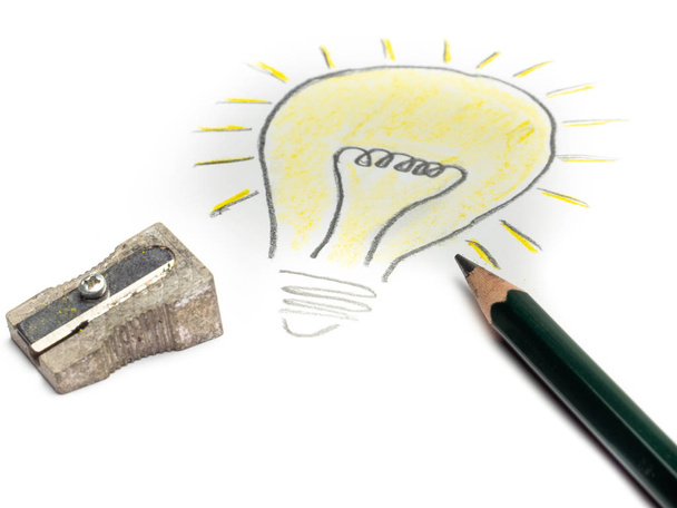 Малюнок лампочки "Має ідею" олівцем
 - Фото, зображення