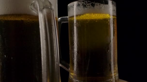 Wet mugs with cold beer. - Footage, Video