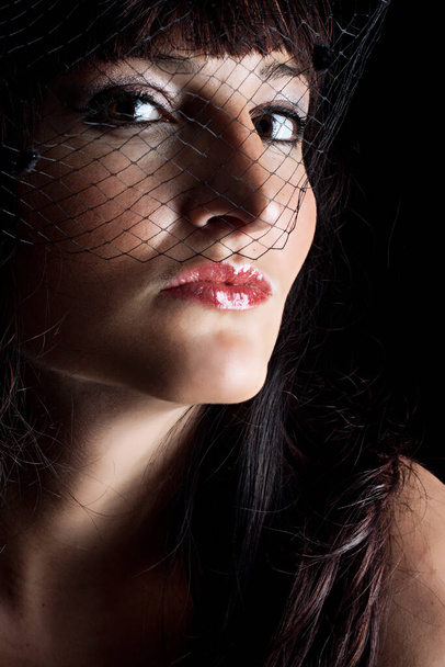 beautiful young woman in black hat with net - Foto, afbeelding