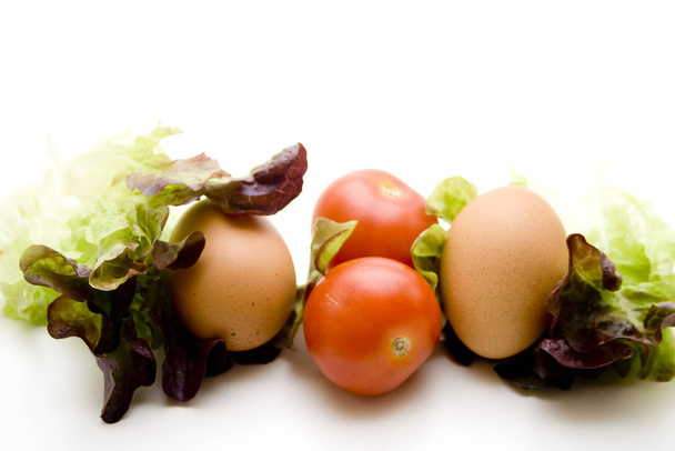 tomato with egg and salad - Foto, Imagen