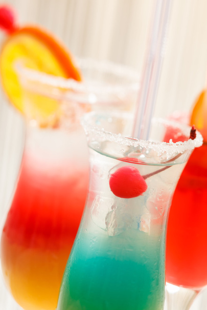 коктейли в баре - Фото, изображение