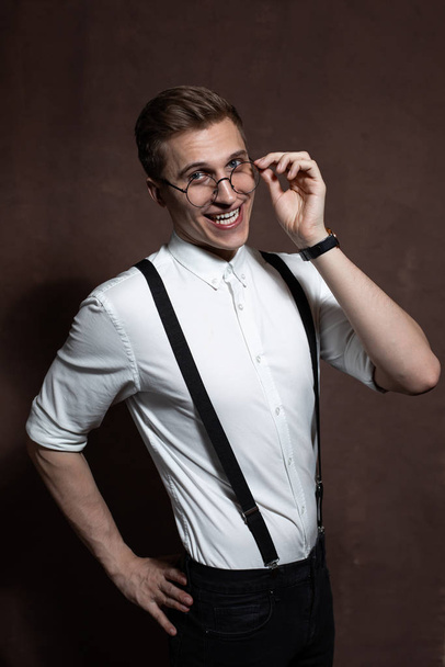 Man in round glasses, suspenders and a white shirt. - Photo, Image