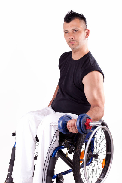 wheelchair during strength training - Foto, afbeelding