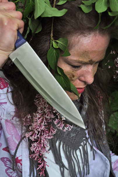 Closeup of woman in green bush  - Foto, Bild
