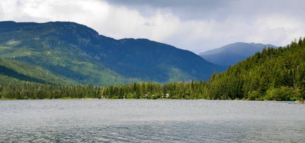 View from the boat launch at Alta Lake, near Whistler, British Columbia - 写真・画像