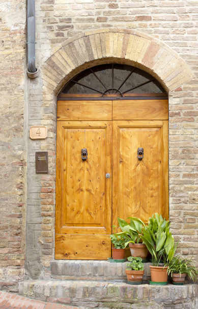 lovely tuscan doors, San Gimignano, Italy - Foto, afbeelding