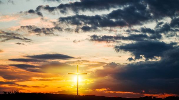 croce cristiana su sfondo tramonto
 - Foto, immagini