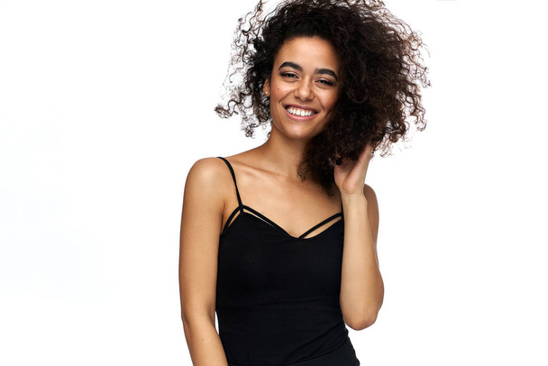 Portrait of beautiful cheerful latin american woman with afro ha - Foto, Imagem
