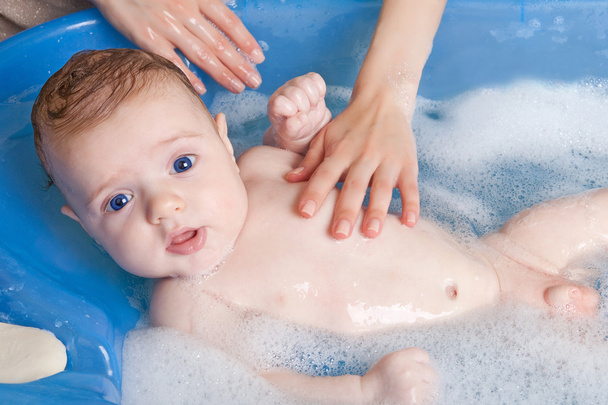 Relaxed baby in bath - Фото, зображення