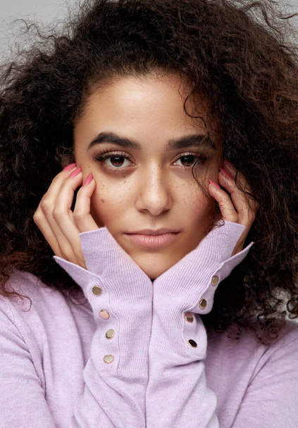 Portrait of latin american woman with freckles and afro hairstyl - Foto, imagen