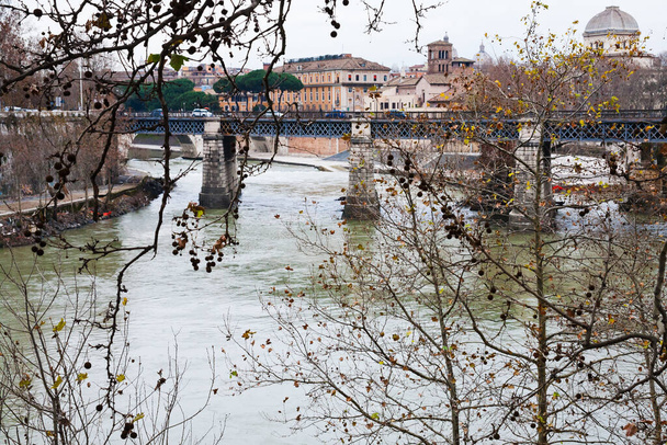 bridge over Tiber river in Rome, Italy - Foto, Bild