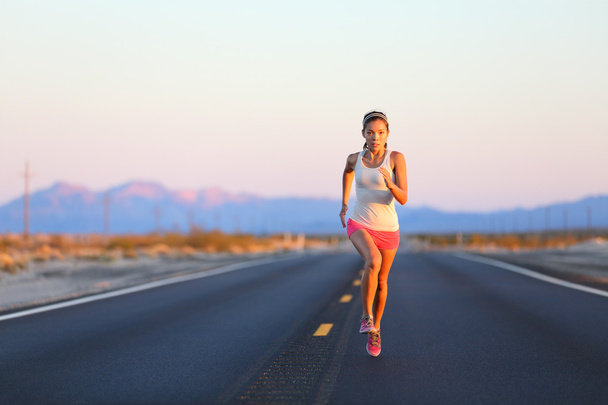 Running woman sprinting on road highway - Foto, Imagem