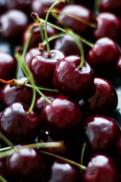 Fresh sweet cherries, juicy cherry berries fruit dessert as heal - Foto, Bild