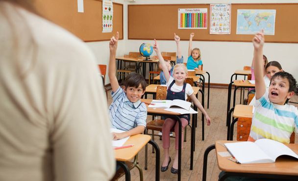 Students with finger raised in class - Φωτογραφία, εικόνα