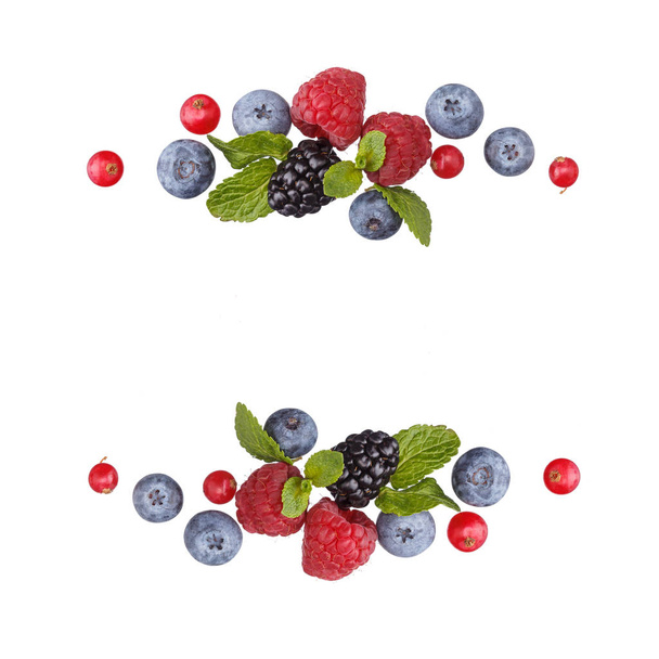 Wreath of different berries. - Fotoğraf, Görsel