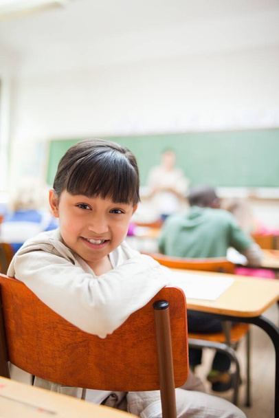 Smiling elementary school student not paying any attention - 写真・画像