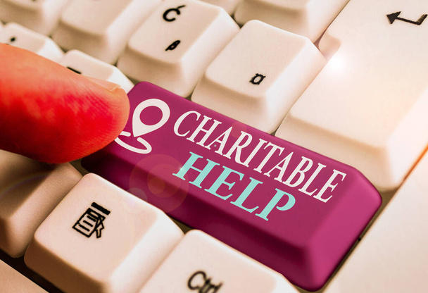 Tekst pisma Pomoc charytatywna. Konceptualny system fotograficzny dawania pieniędzy lub pomocy osobom potrzebującym - Zdjęcie, obraz