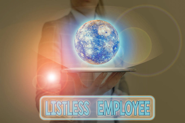 Λέξεις κείμενο Γράφοντας Listless Υπάλληλος. Επιχειρηματική ιδέα για έναν εργαζόμενο που δεν έχει ενέργεια και ενθουσιασμό να εργαστεί Στοιχεία αυτής της εικόνας που παρέχει η Nasa. - Φωτογραφία, εικόνα