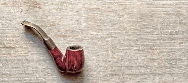 tobacco pipe on wood - 写真・画像