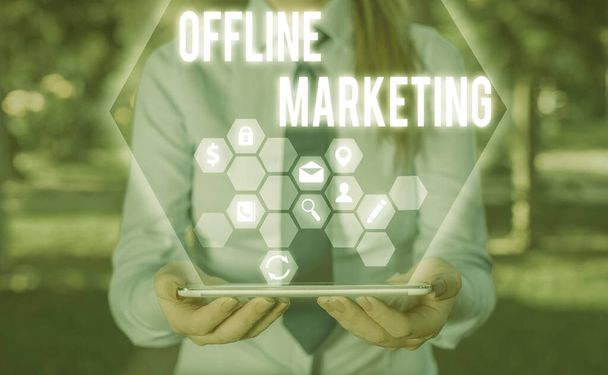 Tekst pisania słów Offline Marketing. Business photo showcasing Strategia reklamy opublikowana poza Internetem - Zdjęcie, obraz