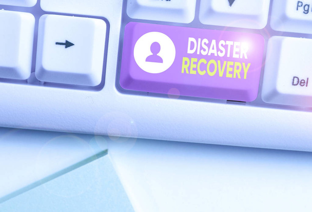 Scrivere testi a mano Disaster Recovery. Foto concettuale che aiuta a mostrare colpito da un grave evento dannoso
 - Foto, immagini
