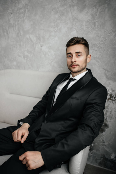 Handsome young man in a tuxedo looking at the camera. Fashionable Clothing. Clothing for the festive evening. Evening tuxedo. Fashion look - Valokuva, kuva