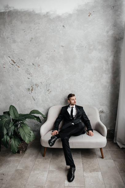 Handsome young man in a tuxedo looking at the camera. Fashionable Clothing. Clothing for the festive evening. Evening tuxedo. Fashion look - Foto, imagen