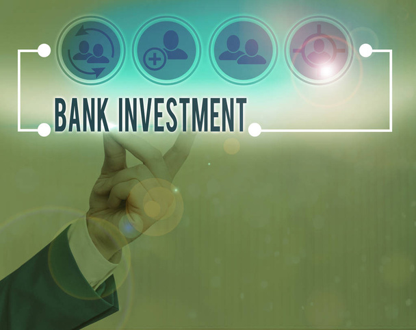 Banka Yatırımını gösteren bir not. Çeşitli hizmetler sunan finansal aracılar için iş kavramı - Fotoğraf, Görsel