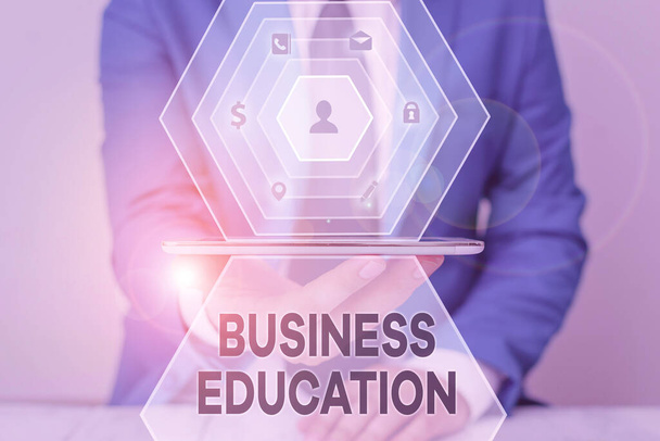 Texte manuscrit Business Education. Photo conceptuelle acquérir des connaissances sur les principes fondamentaux des pratiques commerciales
 - Photo, image