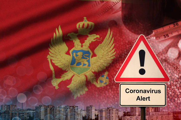 Bandera de Montenegro y señal de alerta Coronavirus 2019-nCoV. Concepto de alta probabilidad de brote novedoso de coronavirus a través de turistas viajeros
 - Foto, Imagen