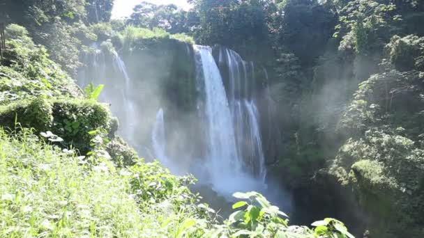 Pulhapanzak vodopád na jezeře Yojoa, Honduras - Záběry, video