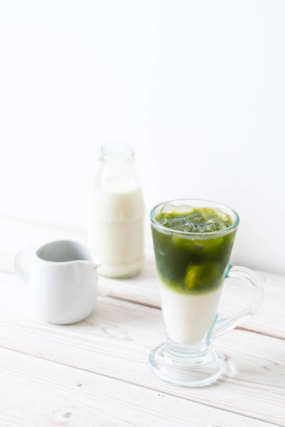 iced matcha green tea latte - Foto, immagini