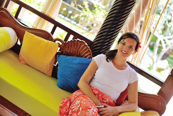 Woman getting spa treatment at tropical resort - Zdjęcie, obraz