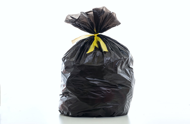 Смітник, чорний мішок для сміття повний і прив'язаний ізольовано на білому тлі
 - Фото, зображення
