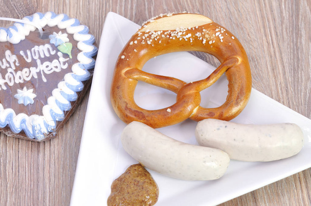 veal sausage with pretzel - Фото, зображення