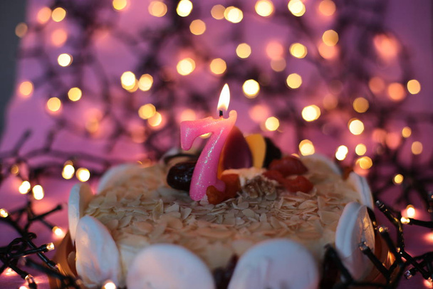 Καίγοντας κερί στην τούρτα - Φωτογραφία, εικόνα