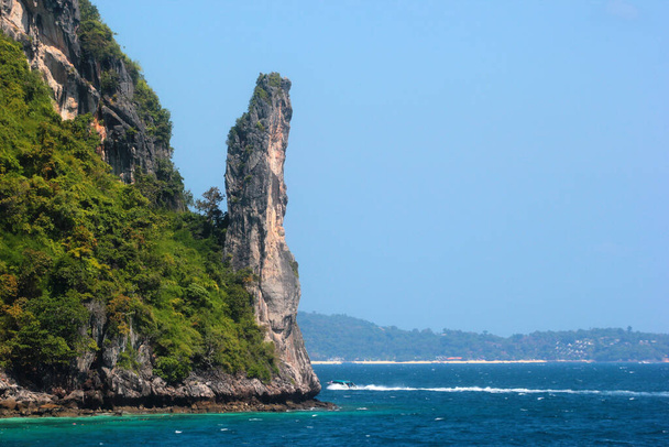 Wyspa Phi Phi Le w prowincji Krabi, Tajlandia - Zdjęcie, obraz