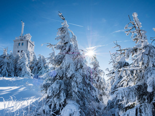 Bela paisagem de inverno no Erzgebirge
 - Foto, Imagem