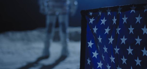 Astronaut stojící za naší vlajkou - Fotografie, Obrázek