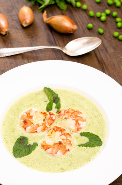pea soup with shrimps and mint in portrait - Photo, Image