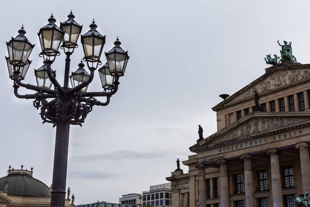O Konzerthaus Berlim no distrito central de Mitte
 - Foto, Imagem