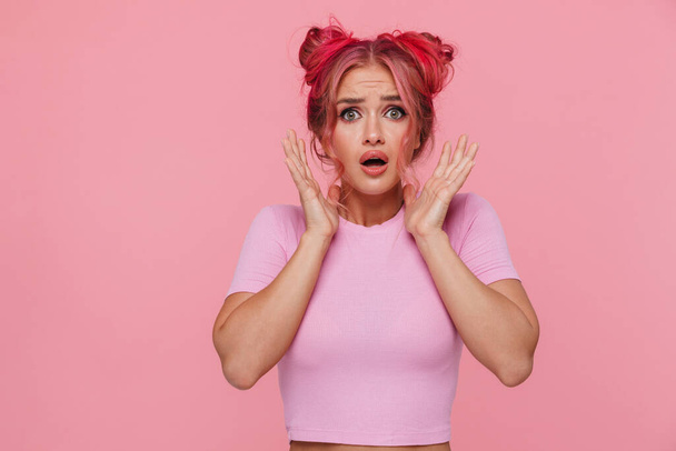 Portrait of shocked young woman with colorful hairstyle screamin - Fotoğraf, Görsel