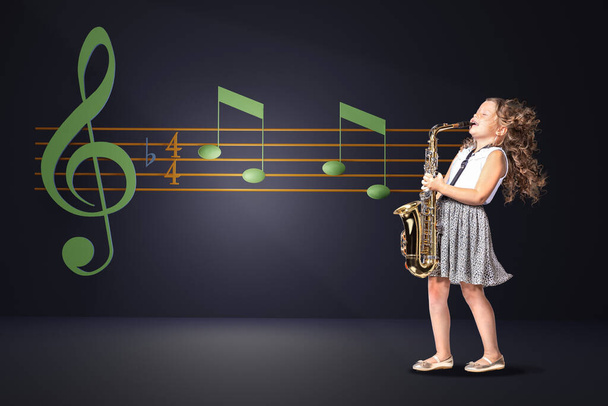 a female gradeschooler saxophonist - Photo, Image
