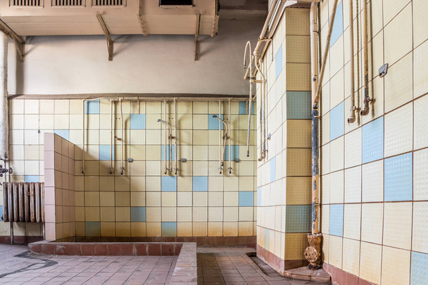 Vanha DDR suihkuhuone
 - Valokuva, kuva